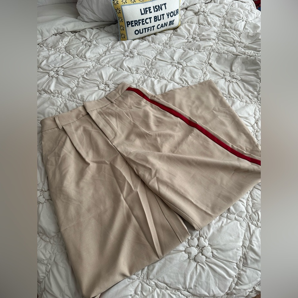 New with tags Taupe Beige High-Waist Pleated Trousers
